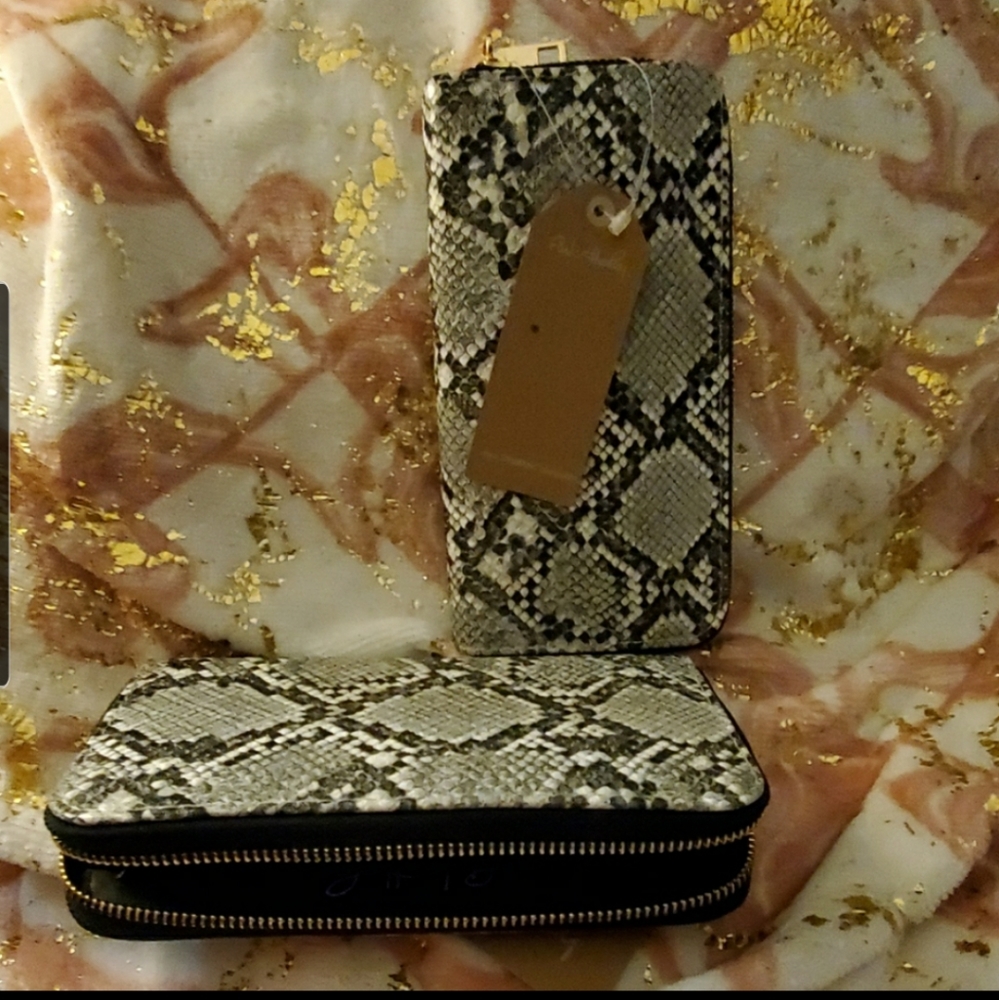 Faux 🐍 Snake skin gray/womens  black wallet